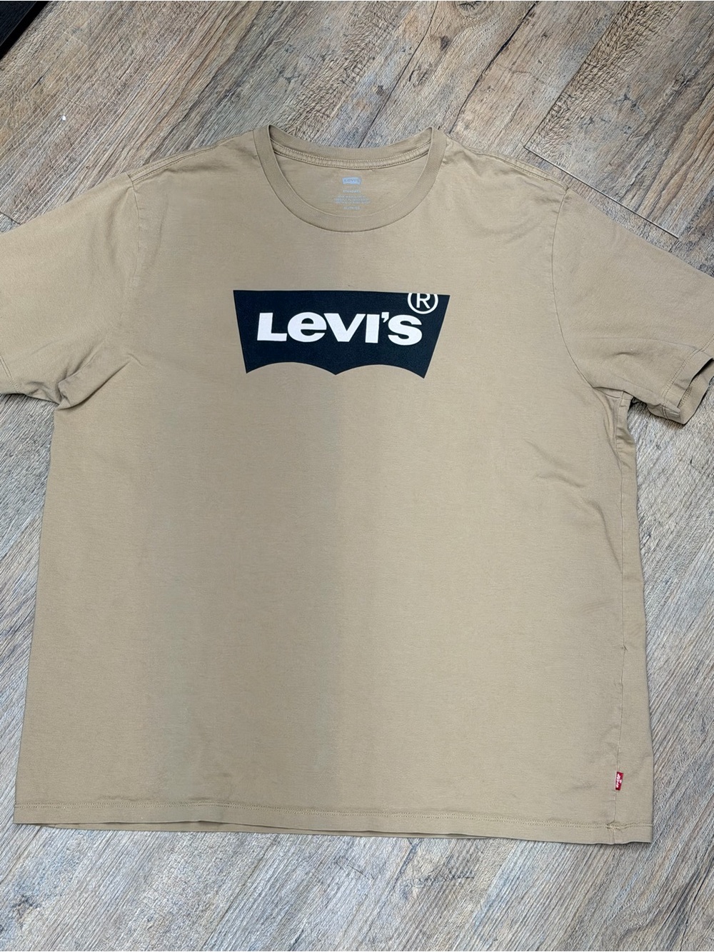 Levi's men’s Tan Short Sleeve Logo Tee with Black Print size XL